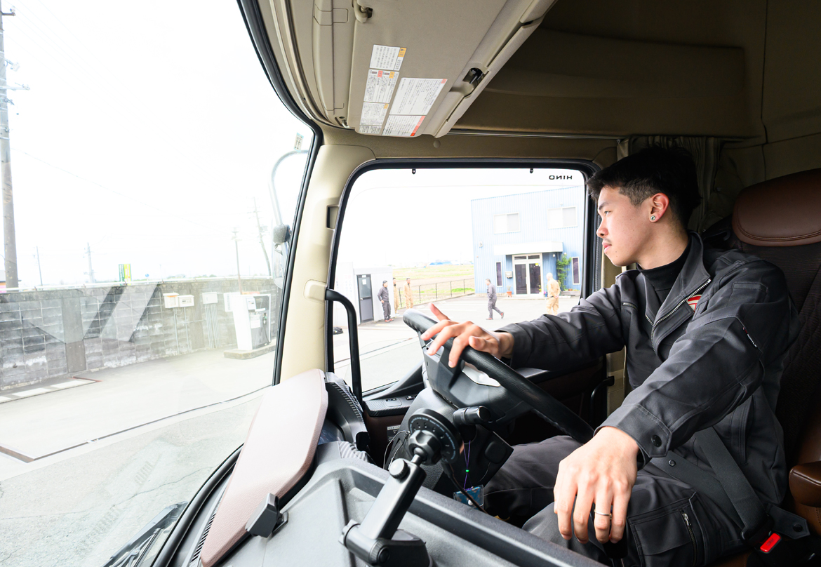 手積み・手降ろし、遠方対応なし！<br />
“固定ルート”だから仕事がしやすい